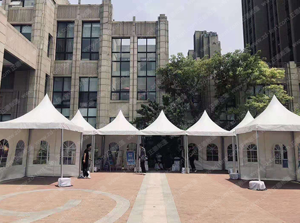尖頂篷房